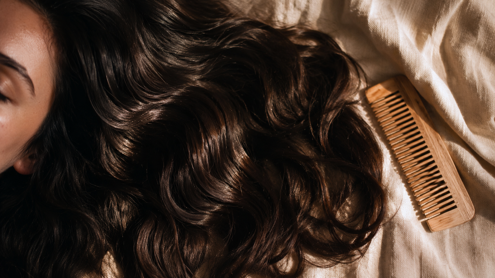 Soin cheveux secs : le guide naturel complet
