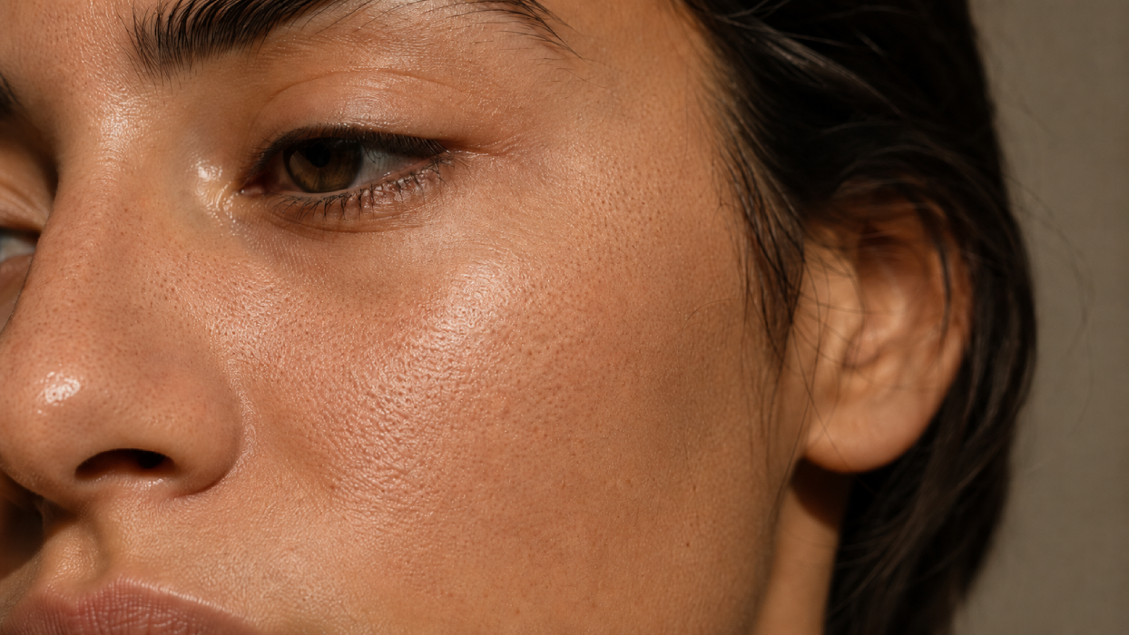 Peau grasse et pores dilatés : réguler le sébum sans dessécher